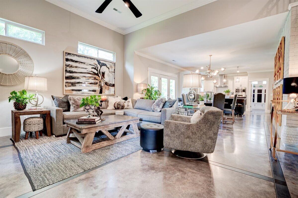 Smart TV, lareira, livros, escritórios