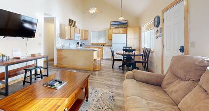 Lovely home with patio & yard - great central locale near fishing & skiing