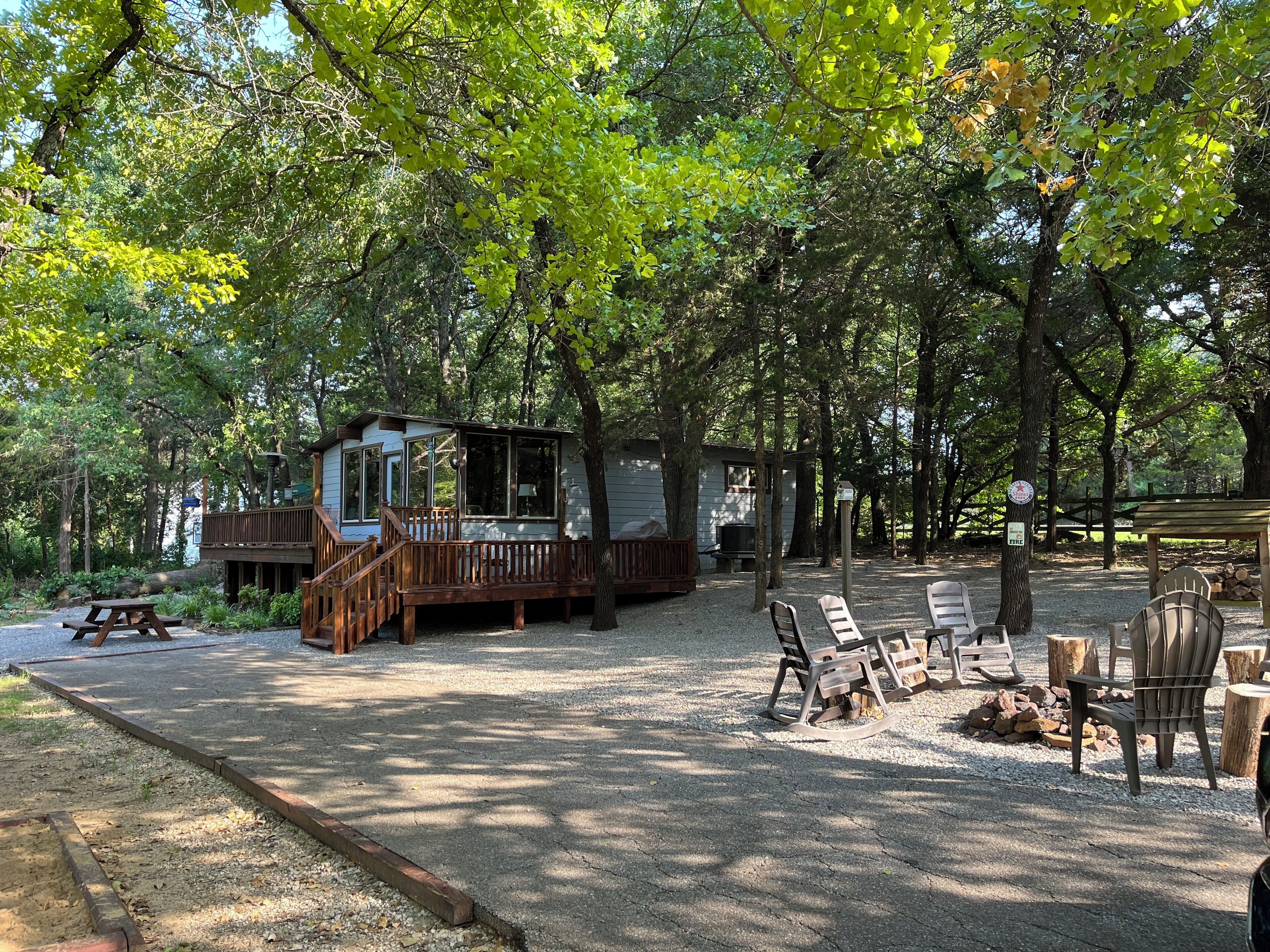 Deer Manor Cabin at Lake Texoma, Pet-Friendly! 
