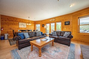 Smart TV, fireplace, table football, books - Spacious Lake Villa w/ Woodsy Charm (McHenry)