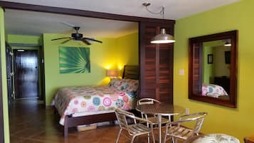 1 habitación, tabla de planchar con plancha, wifi y ropa de cama