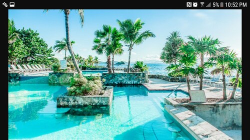 Bienvenue au paradis!!  Condo nouvellement classé et rénové donnant sur la marina !!