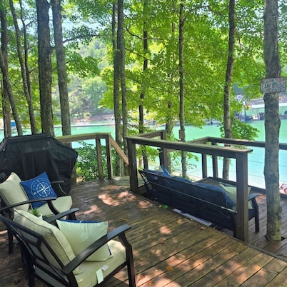 The Little Dipper is back for 2026!  Lake front tiny home w/ private boat dock! 