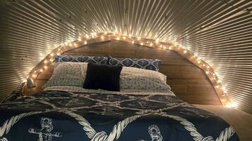 2 bedrooms, bed sheets
