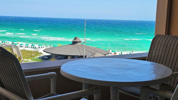 Outdoor dining - One bedroom one bath oasis! Enjoy one free beach chair set up daily. (Destin)