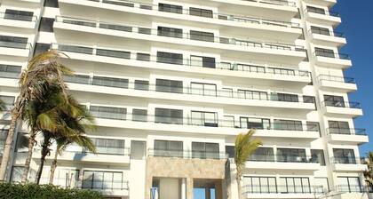 Great! New Spacious 3BR Beachfront Condo in Pearl Tower