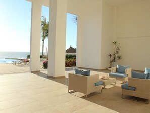 Terrace/patio - Great! New Spacious 3BR Beachfront Condo in Pearl Tower (Villas del Mar)