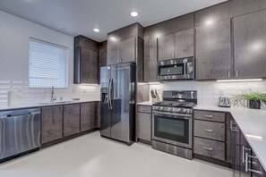 Coffee/tea maker, fridge, microwave, oven - The Lofts #7 | Townhome Pool Resort | Poolside (Saint George)