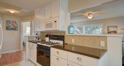 Cute, Cozy & Comfortable Cottage Conveniently Located In The Heart Of Town.