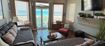 Søt STRAND hytte. Gangavstand til alt, soveplass til 10. 2292000277