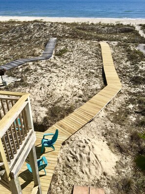 On the beach - Beach Front Sleeps 10 Walking distance to everything (St. George Island)