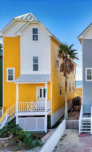 Exterior - Beach Front Sleeps 10 Walking distance to everything (St. George Island)
