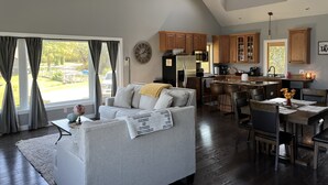Smart TV, fireplace, table football - PROMO 10% WEEKLY/20% MONTHLY DISCOUNT
SW Wisconsin, Hypoint’s Mississippi view (Eastman)