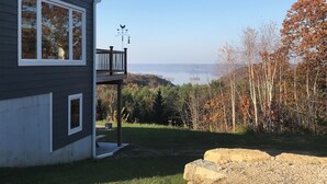 A house with a deck overlooking a forested area and a body of water. - PROMO 10% WEEKLY/20% MONTHLY DISCOUNT
SW Wisconsin, Hypoint’s Mississippi view (Eastman)