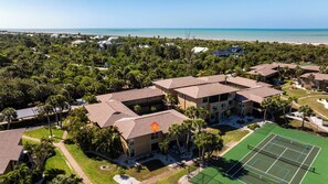 Sports court - Blind Pass Condos at Bowman's Beach E210 on beautiful Sanibel Island (Sanibel Island)