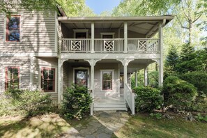 Exterior - Walk to Main St Saluda*Outdoor Games* Pet Friendly* (Saluda)