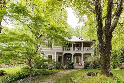 Profitez de la sérénité à Saluda! Une ferme de 110 ans sur 2 acres de beaux jardins
