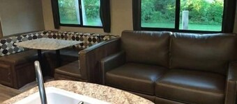 Siirry East Harborin yksityisomistukseen ilmaisella telakalla Erie-järvelle