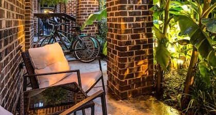 Nouvelle liste! Studio du centre-ville avec vélos. Marchez pour faire du shopping / manger.