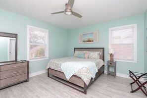 3 habitaciones, tabla de planchar con plancha y cuna de viaje 