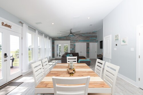 Cozy beach retreat - winter discounts, peaceful views, and pets always welcome!