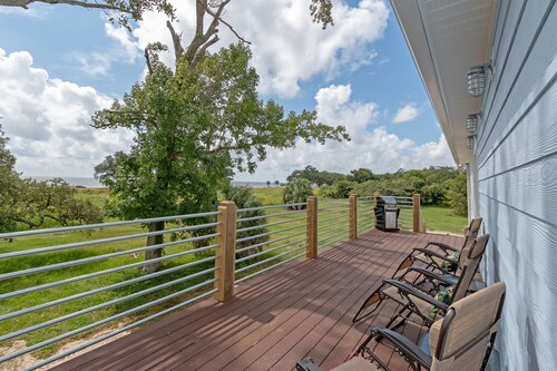 Ocean Tides, Good Vibes & Room To Relax. Pets Always Welcome. Steps to the Beach