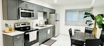 Condo 2 Bdr, Las Vegas, Kävele nauhaan, LVCC, SLS, STRIP, uusittu 7A