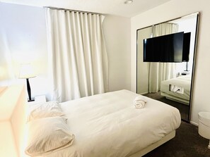 2 عدّة غرف نوم ومكواة/لوح كي وسرير سفر وواي فاي مجانًا