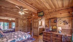 2 bedrooms, desk, iron/ironing board, free WiFi