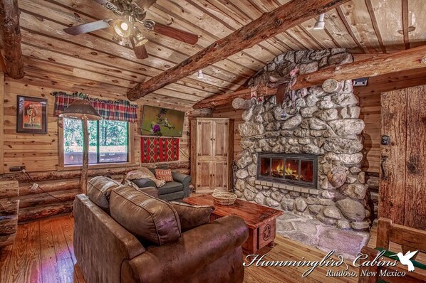 Interior - Happy Bears Cabin: Be as happy as the bears at Happy Bears Cabin! Pet friendly. (Ruidoso)