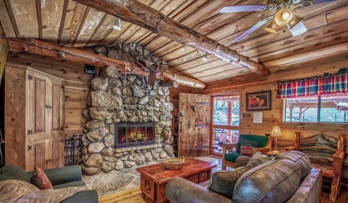Happy Bears Cabin: Soyez aussi heureux que les ours à Happy Bears Cabin! Animaux acceptés