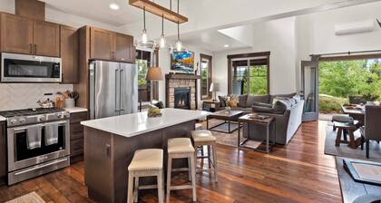 Family-Friendly Suncadia Home w/ Hot Tub