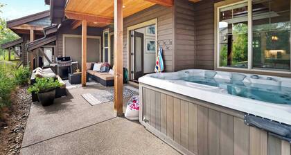 Family-Friendly Suncadia Home w/ Hot Tub
