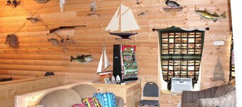 Suuri mökki tapaamisiin, perhejuhliin tai ankkojen metsästykseen
