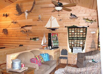 Large cabin for reunions , family gatherings or duck hunting