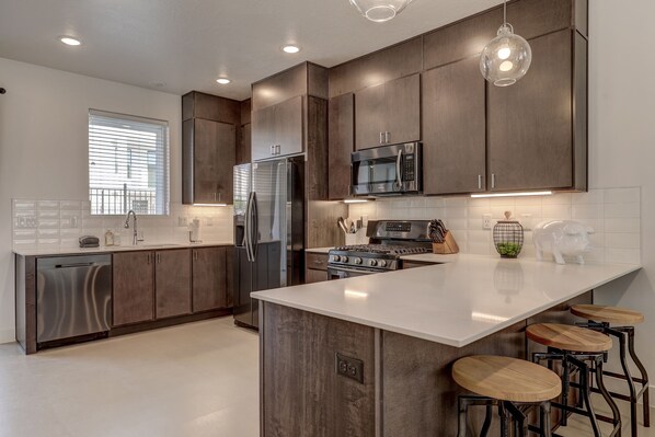 Fridge, microwave, oven, stovetop