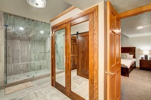 3 soverom, strykejern/-brett, reiseseng for barn og wi-fi