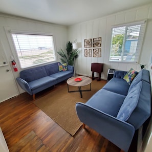 Smart TV - Cottage is Literally ON the Beach! Private Garage Parking & Private Side Yard (San Diego)