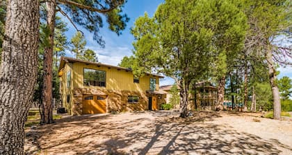 The Gelk Pet Friendly | Live Large in the Pines—Hot Tub, Bar & Cozy Gathering Space