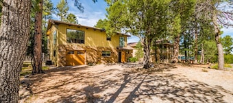 The Gelk Pet Friendly | Live Large in the Pines—Hot Tub, Bar & Cozy Gathering Space
