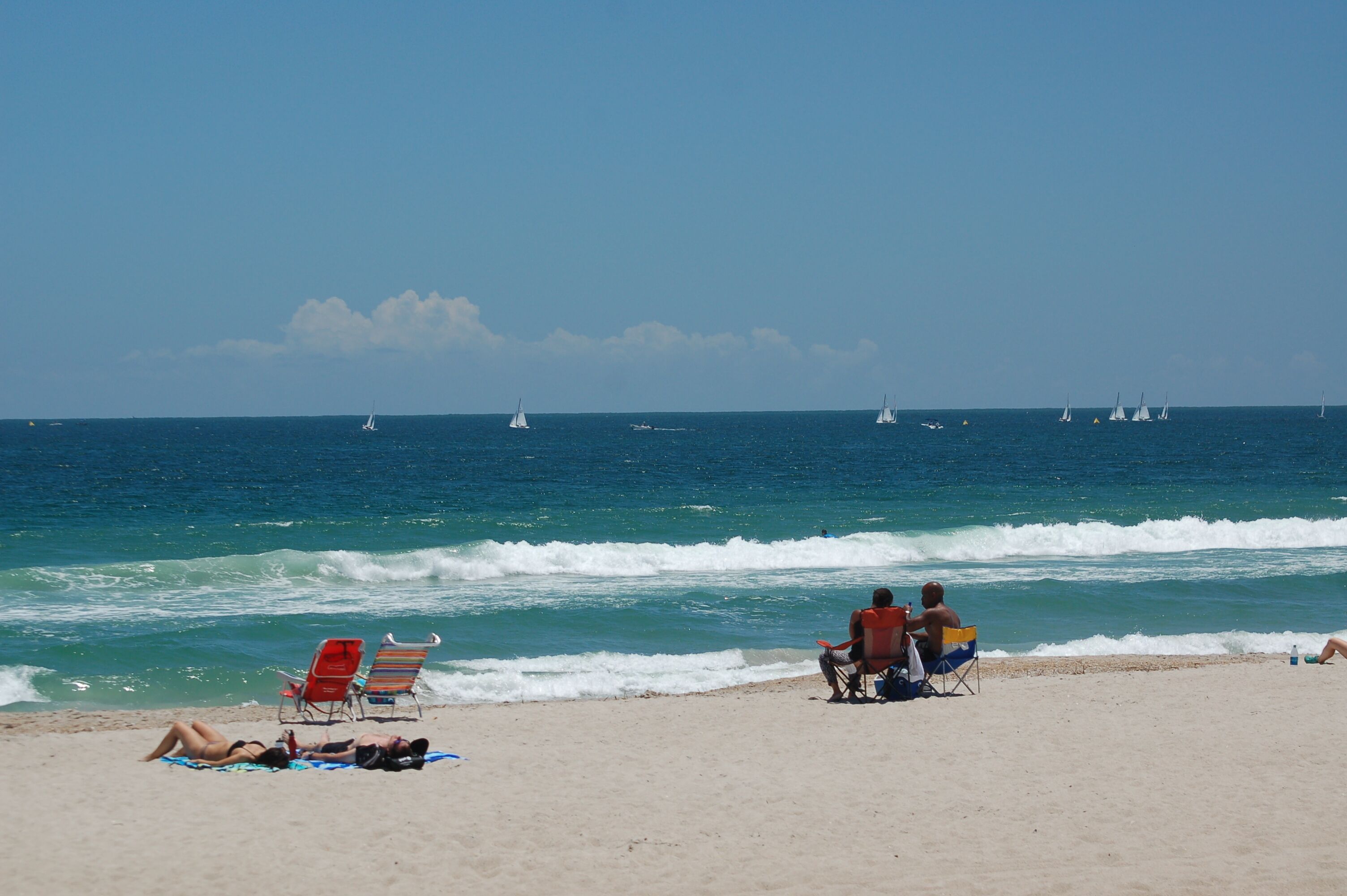 Newly Renovated Condo. Steps to the Ocean, Sound, and Town. 