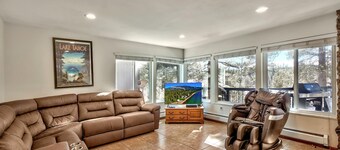 7 Bedroom Tahoe Cabin, Pool Table, game room, minutes from Heavenly and Casinos