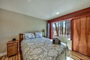 7 bedrooms, iron/ironing board, WiFi, bed sheets