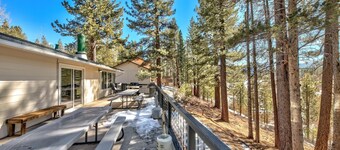 7 Bedroom Tahoe Cabin, Pool Table, game room, minutes from Heavenly and Casinos