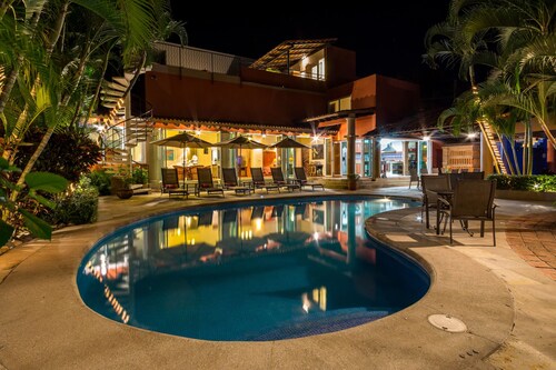 Two Casas and Two Pools, all for one price.......Near the Beach!!!