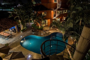 Outdoor pool, a heated pool