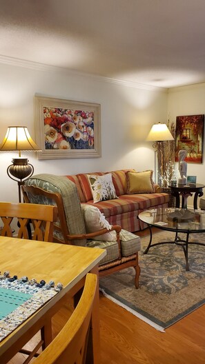 Smart TV, reproductor de DVD y libros 