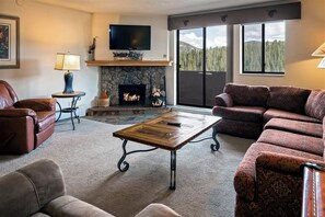 TV, fireplace, DVD player - Ski-in/Ski-out + Private Balcony, 9 Hot Tubs/Pools (Breckenridge)
