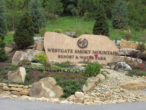 Property grounds - New Year's Week, Awesome Views, Mtntop Cabin, 4 Free Water Pk Tickets, Elevator (Gatlinburg)