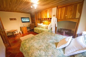 4 bedrooms, in-room safe, iron/ironing board, WiFi